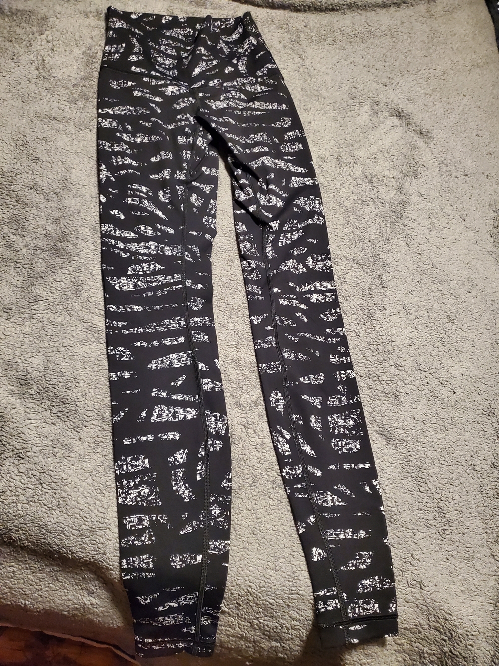 lululemon Speed Tight II *Full-On Luxtreme Leggings Black & White Size 4